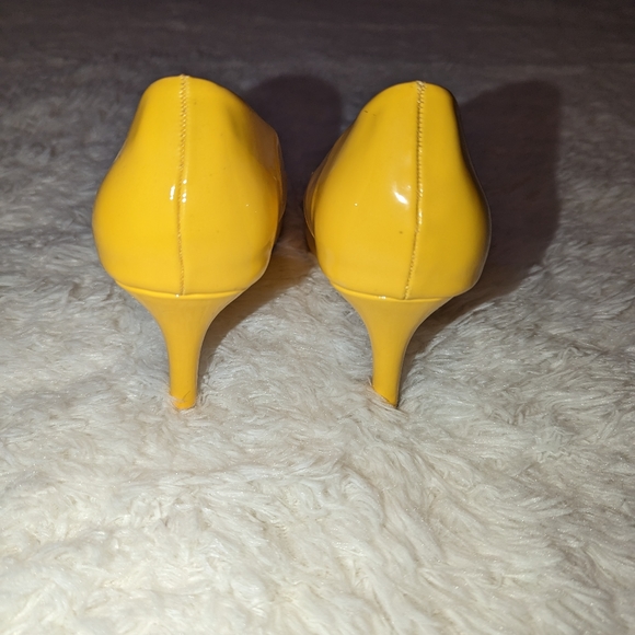 Michael Antonio yellow heels - Picture 4 of 15